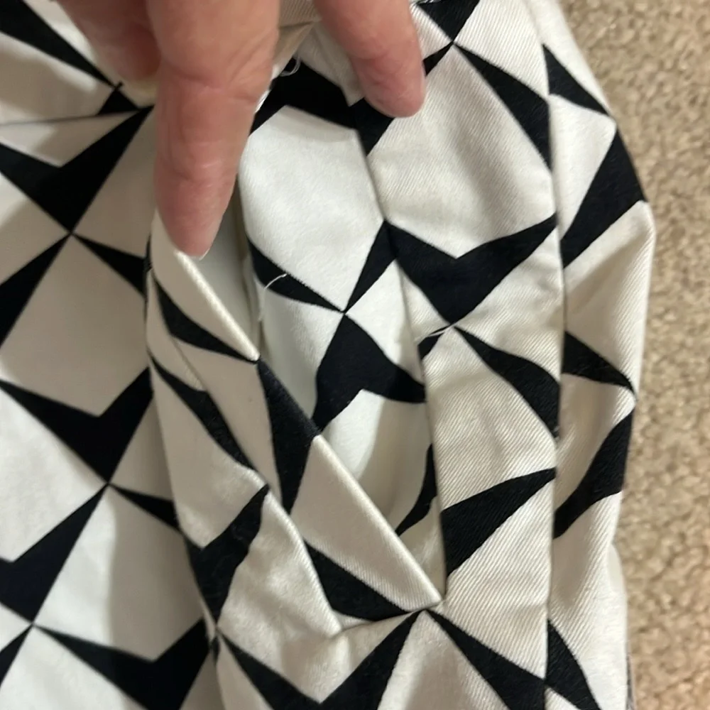 J. Crew Stretch Shorts: Black & White Geometric Size 0 - LIKE NEW